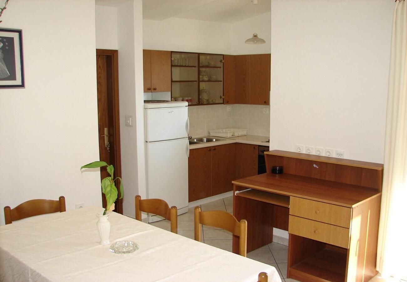 Apartments Nada Брела Экстерьер фото